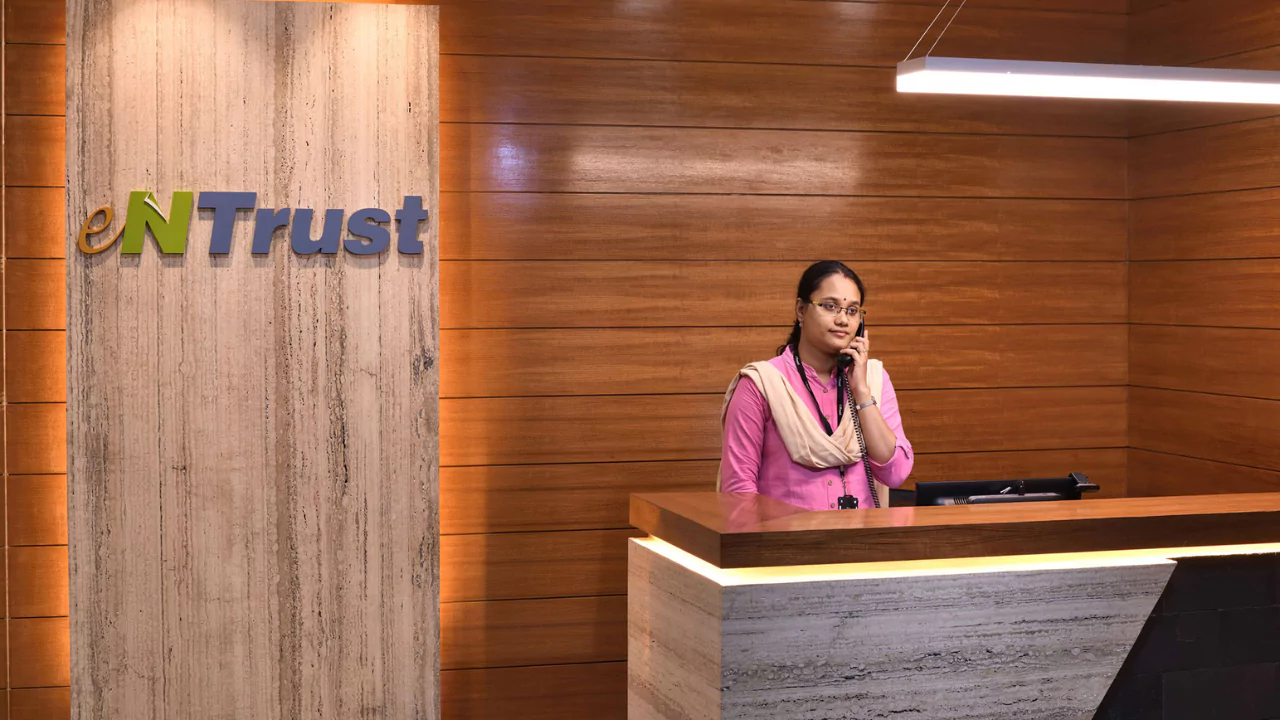 ENtrust Grand Walk-In Drive